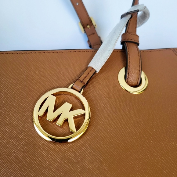 🔥SOLD🔥🌺Michael Kors🌺 WALSH MD Multifunction Tote & Wallet👜 - Picture 8 of 17